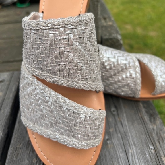 Carlos Santana Silver Metallic Summer Holly Woven Sandals Size 9M - Picture 1 of 6